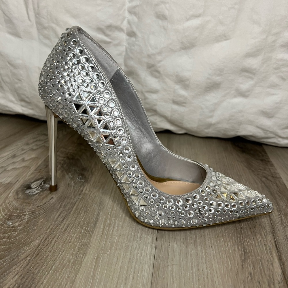 NEVER WORN, STEVE MADDEN sparkles stilettos, 4” heel.